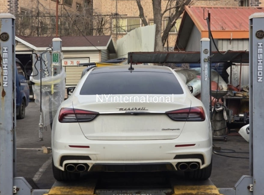 마세라티 콰트로포르테 트로페오 룩 리어범퍼 바디킷 세트